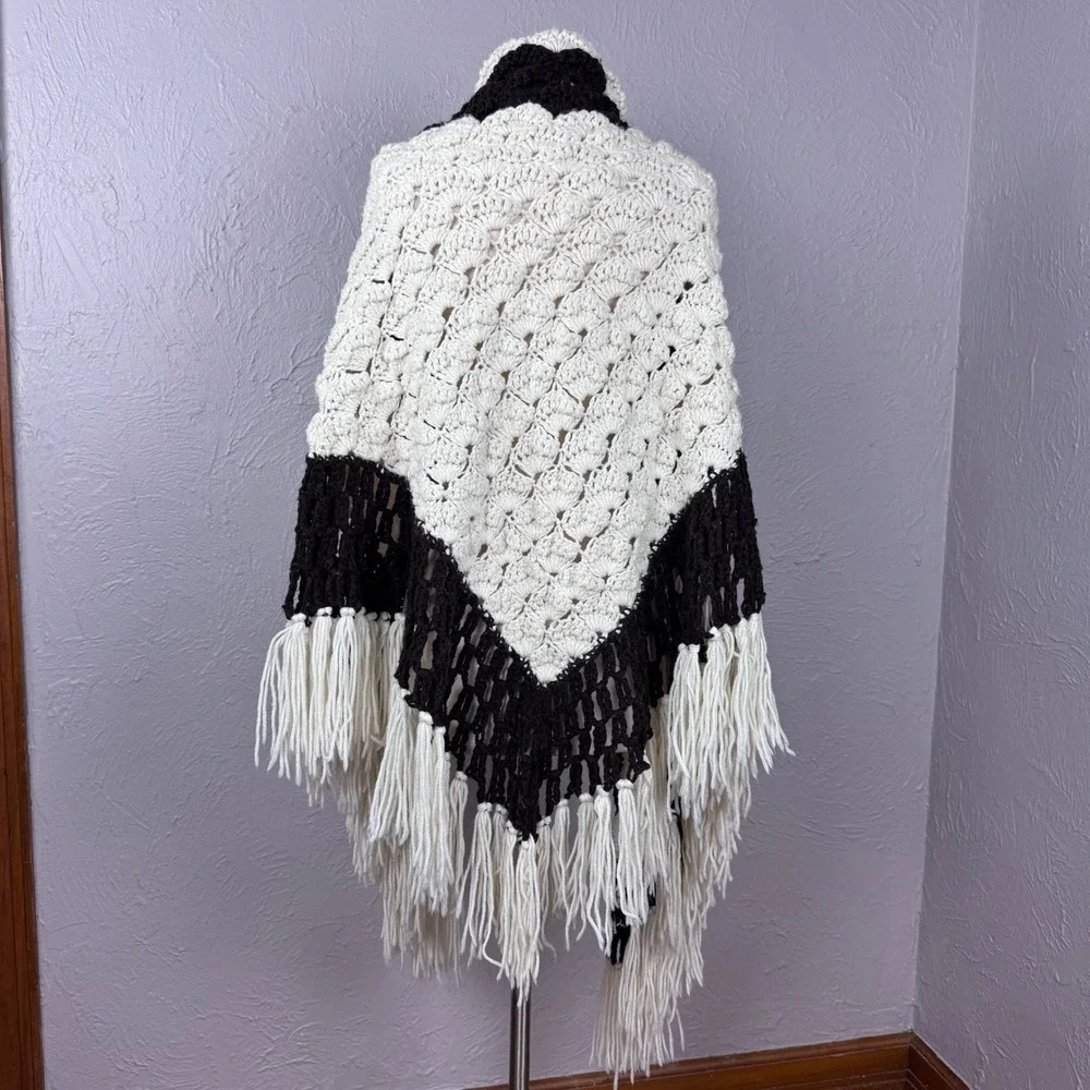 Vintage 70s 80s Brown and ivory crochet knit shawl wrap with fringe grandmacore